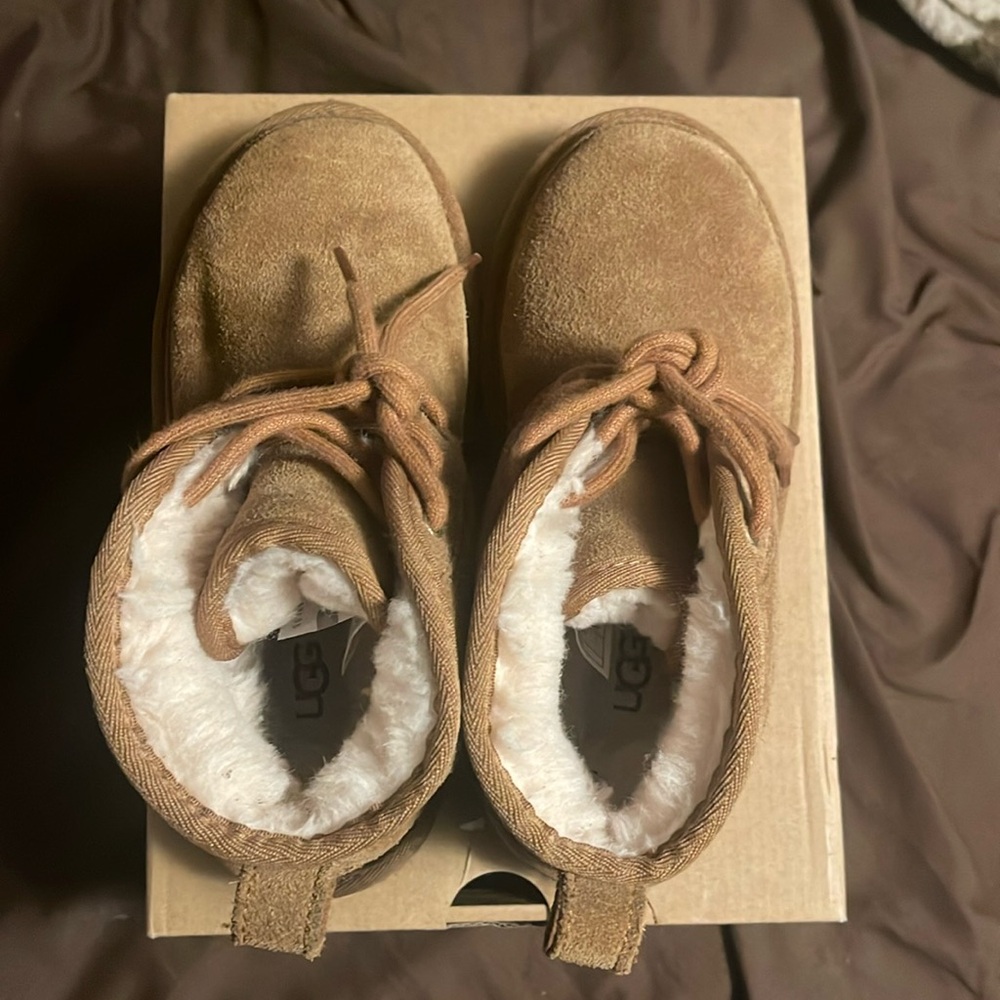 boy uggs.
